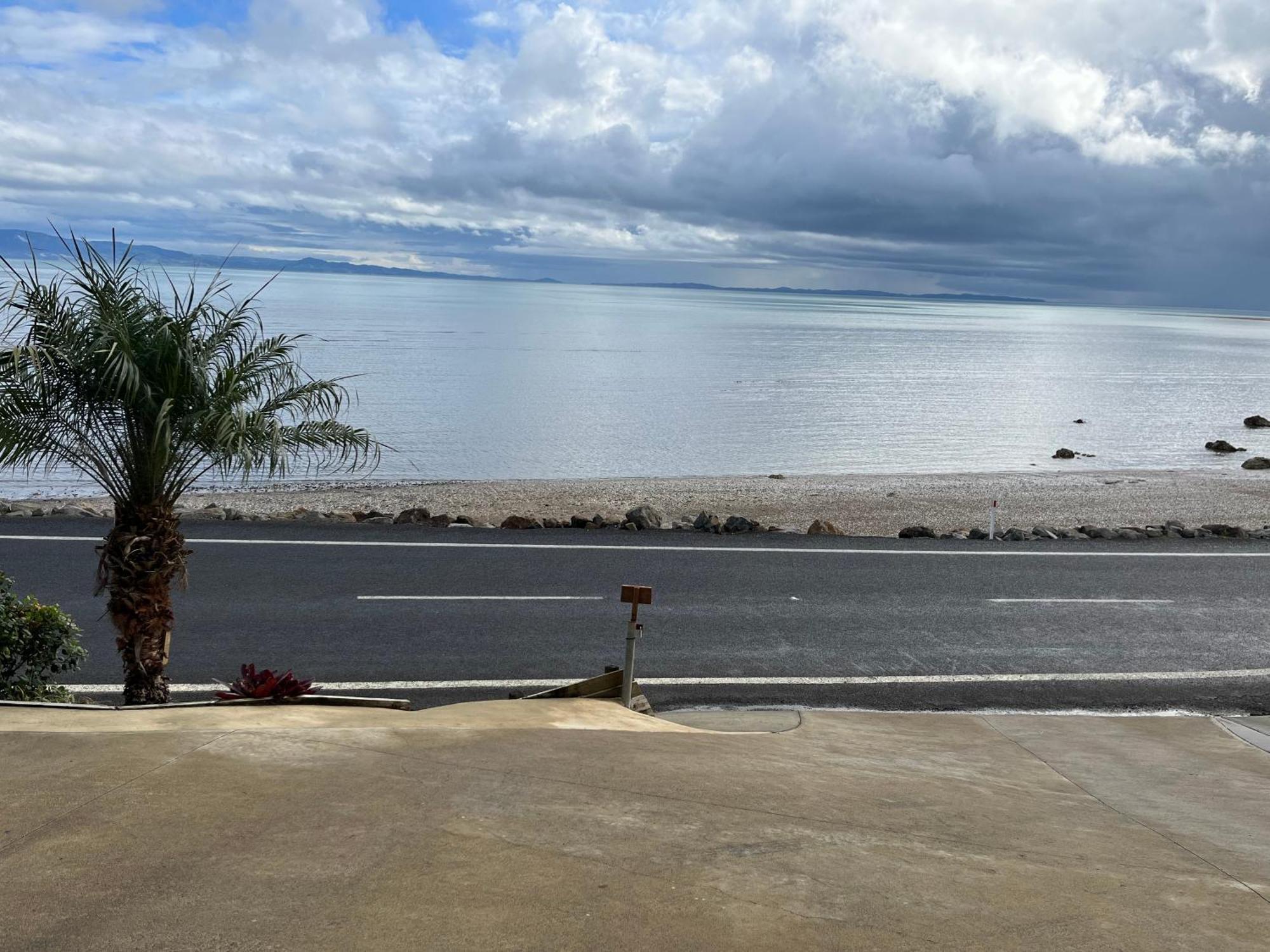 Te Mata Bay Seaviews Bed and Breakfast Tapu Exteriör bild